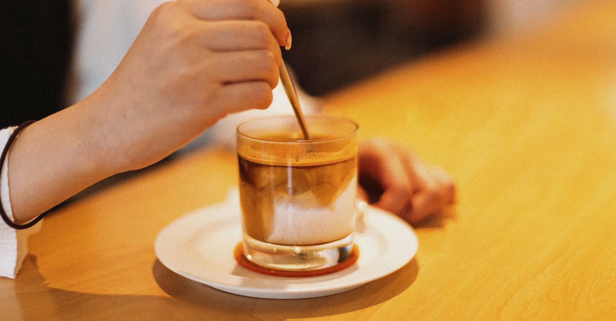 découvrez tout ce que vous devez savoir sur la caféine : ses effets sur votre corps, les avantages d'une consommation modérée, et des conseils pour en profiter pleinement dans votre quotidien.