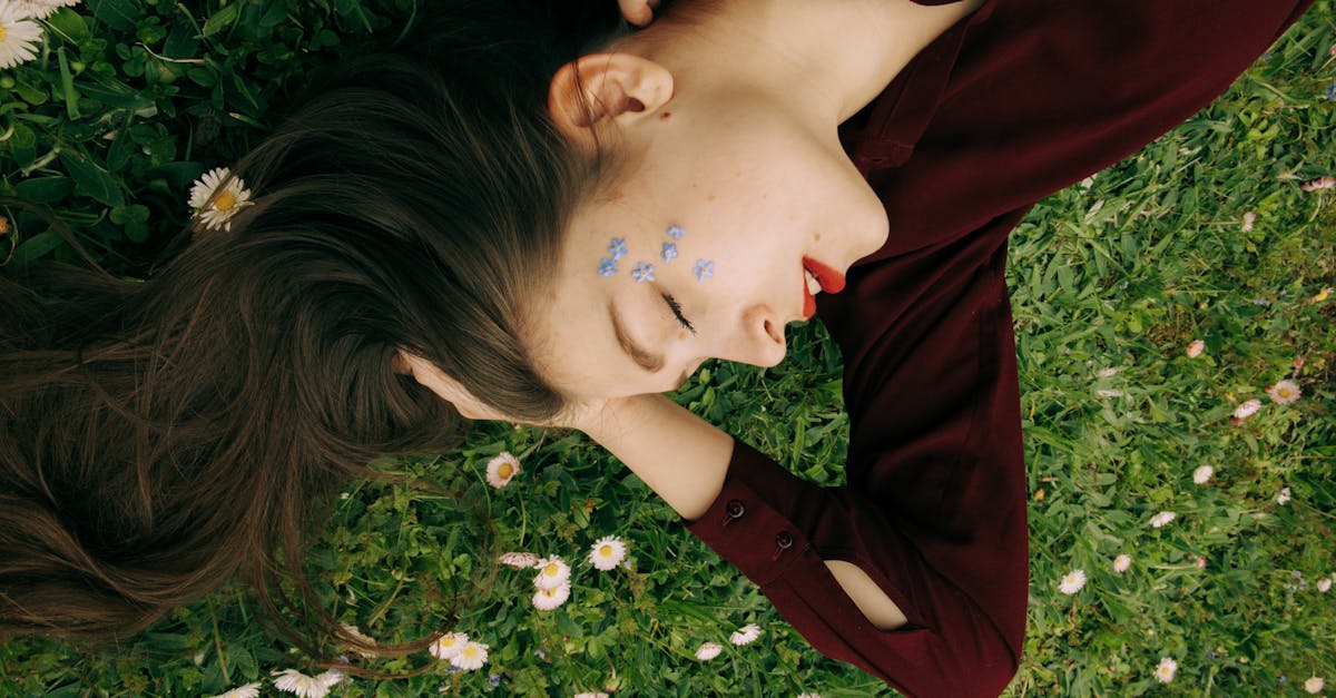 découvrez des conseils et des astuces efficaces pour favoriser la pousse des cheveux. apprenez comment améliorer votre routine capillaire et découvrir des produits naturels qui stimulent la croissance des cheveux pour une chevelure saine et brillante.