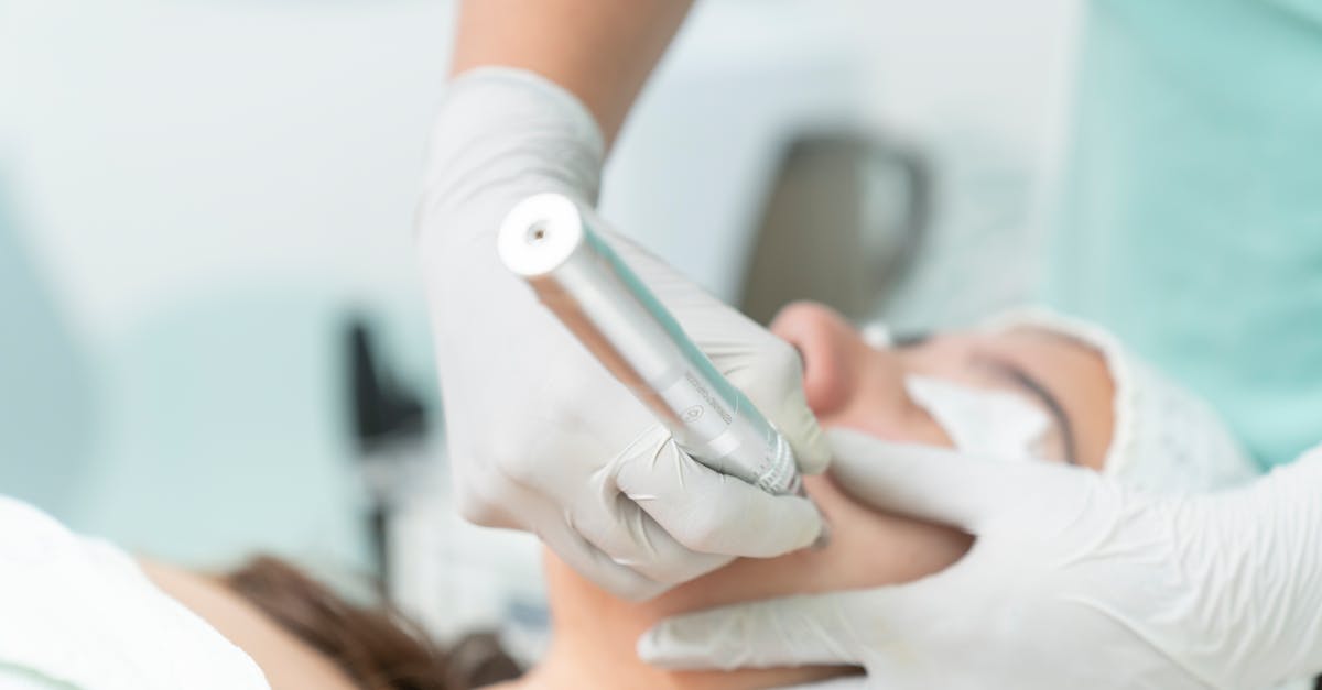 découvrez le casque médical à laser, une innovation révolutionnaire pour le traitement des problèmes de cheveux et du cuir chevelu. grâce à sa technologie de pointe, il stimule la croissance des cheveux tout en améliorant la santé du cuir chevelu. idéal pour ceux qui cherchent une solution efficace et non invasive pour lutter contre la perte de cheveux.