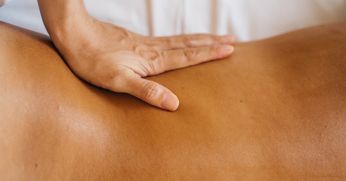 découvrez les bienfaits d'un massage du cuir chevelu pour détendre votre esprit, stimuler la circulation sanguine et favoriser la croissance des cheveux. offrez-vous un moment de bien-être et de relaxation avec nos techniques de massage adaptées à tous.