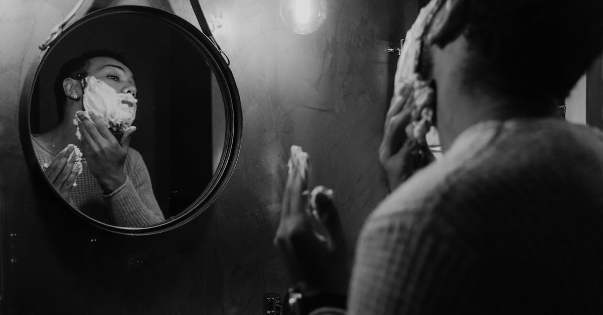 découvrez nos conseils et produits adaptés pour prendre soin de votre peau sensible. apprenez à apaiser les irritations, à choisir les bonnes textures et à protéger votre peau des agressions extérieures. offrez à votre épiderme la douceur qu'il mérite.