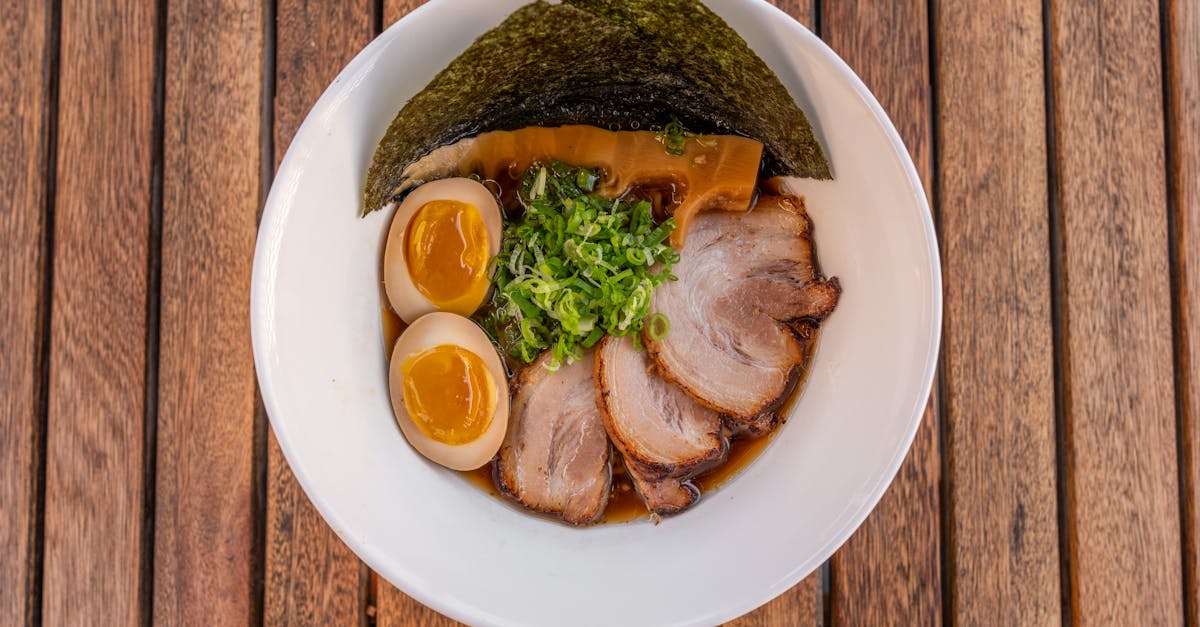 découvrez l'huile de sésame, un ingrédient clé de la cuisine asiatique. aromatique et nutritive, elle ajoute une saveur unique à vos plats tout en offrant des bienfaits pour la santé. parfaite pour les marinades, les sautés et les vinaigrettes, l'huile de sésame est un incontournable pour les gourmets.